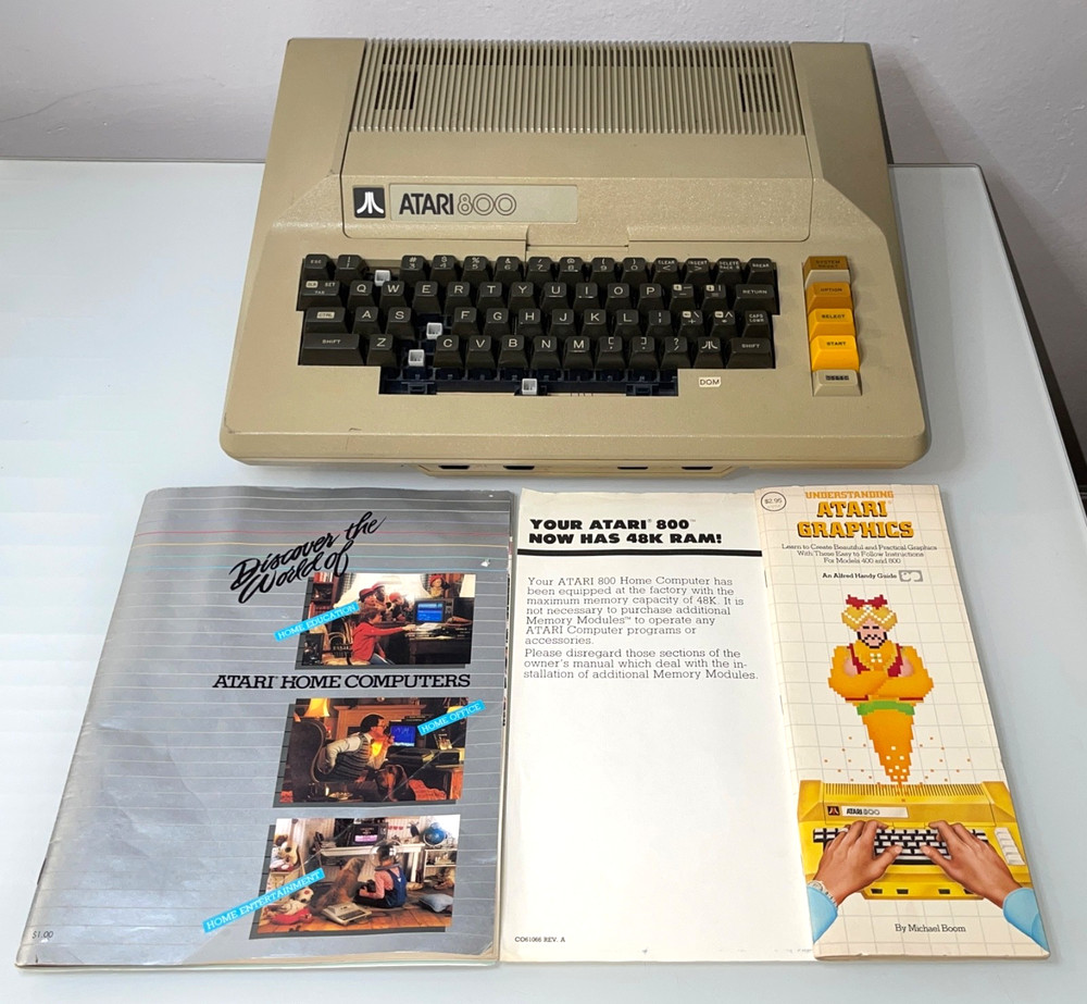 Atari 800 Home Computer with 48K RAM & Guide/Instructions - Missing Keycaps 💻