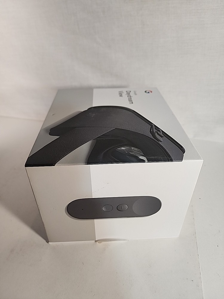 Google Daydream View (2017) VR Virtual Reality Charcoal Headset CIB Remote Box