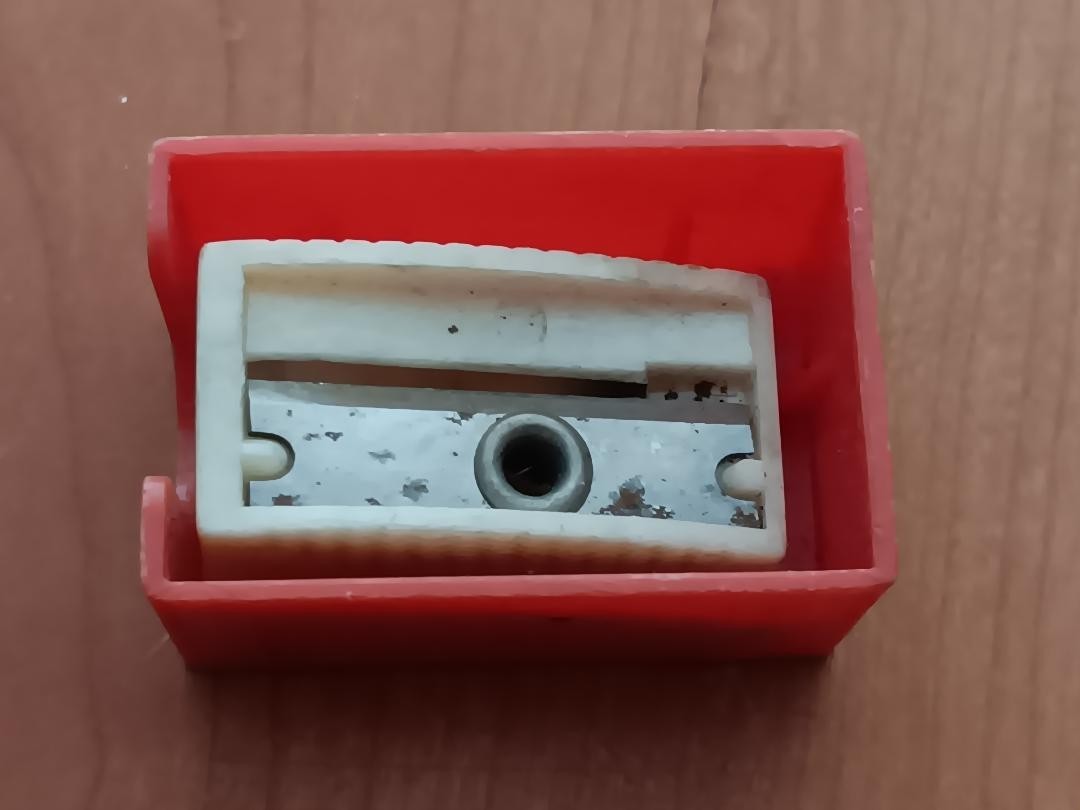 Vintage Sterling Wiggle TV Pencil Sharpener Gun Fight Scene