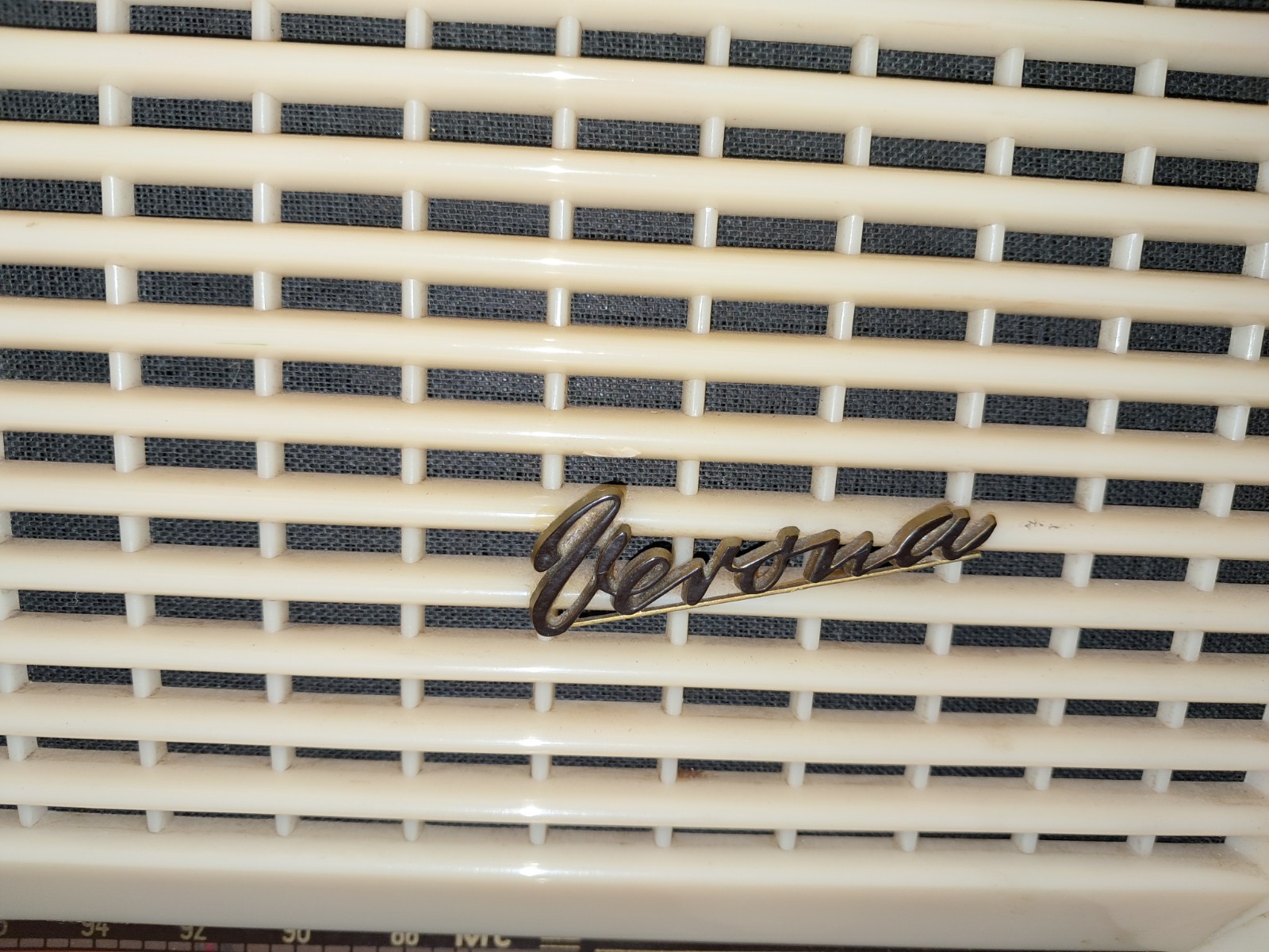 Vintage Blaupunkt Verona 20103 German Tube Radio AM/FM/SW - 1960's --- WORKS ---