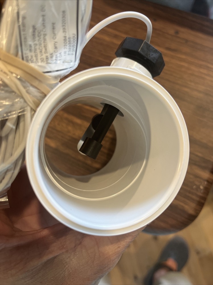 Hayward Flow Switch 2in. Pipe Tee 10-12GPM 15' Cable (GLX-FLO)