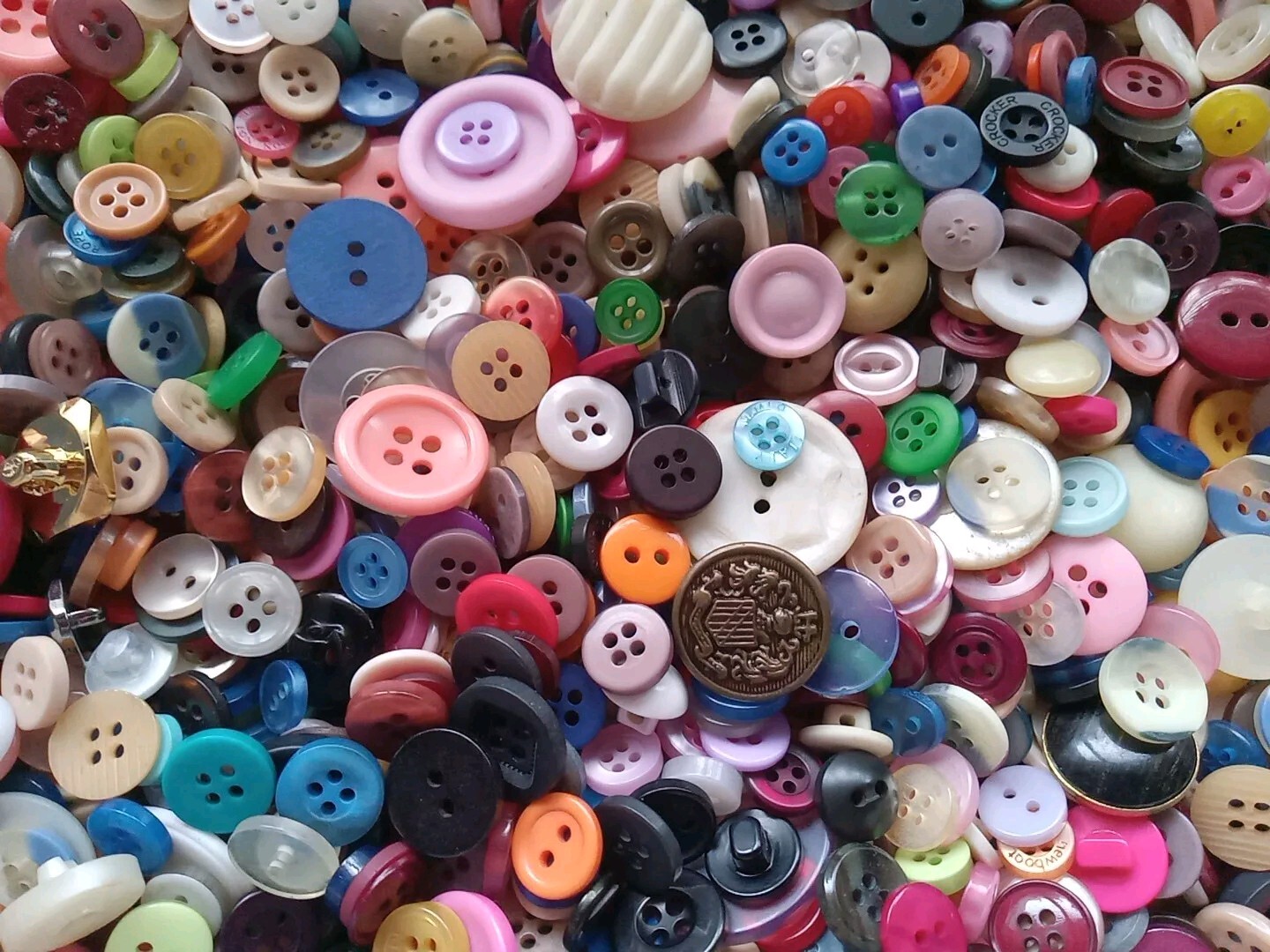 1000, 500, or 200 Sewing Buttons: Assorted Mix of New and Vintage