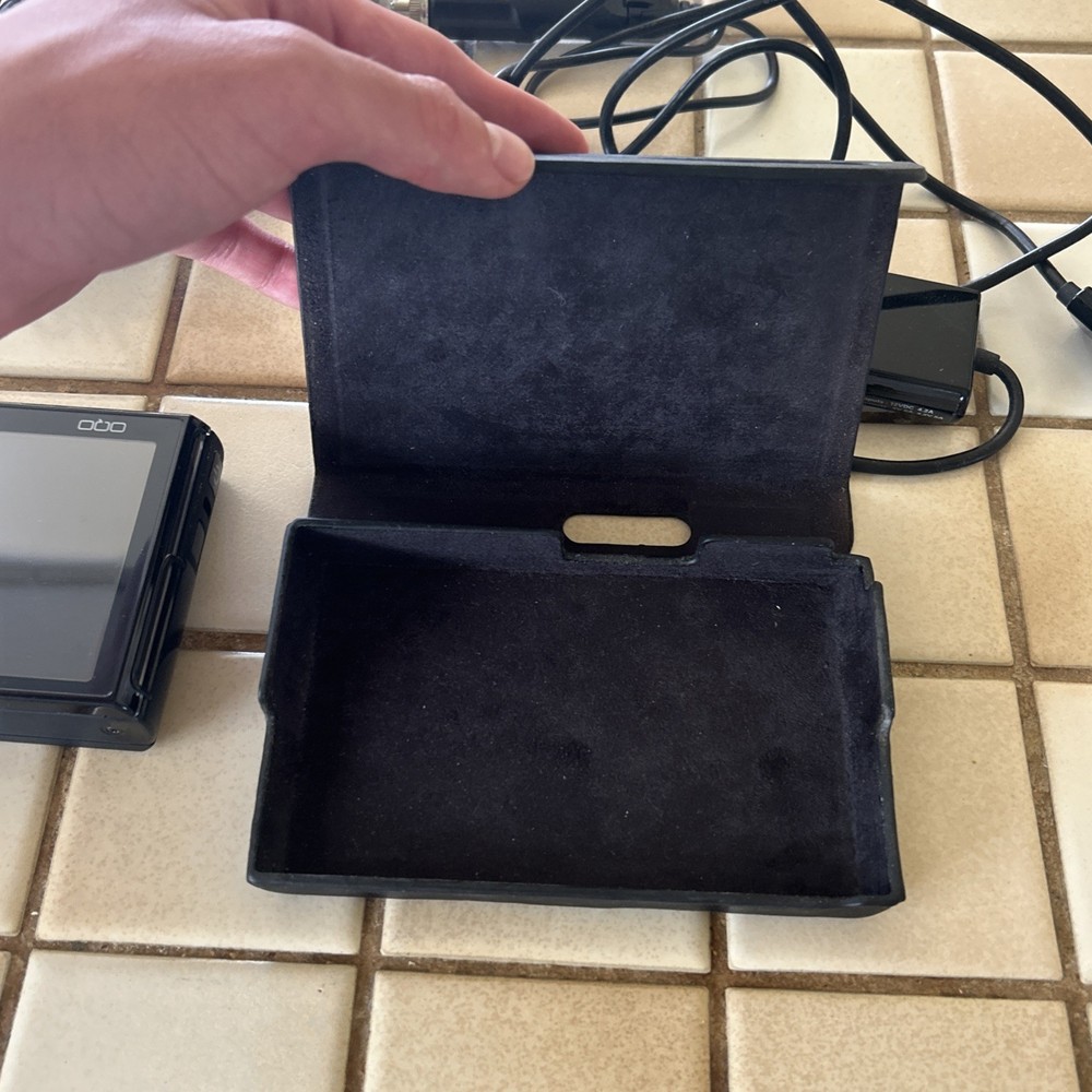 OQO Model 02 UMPC Mini PC – Working with Cables (READ)