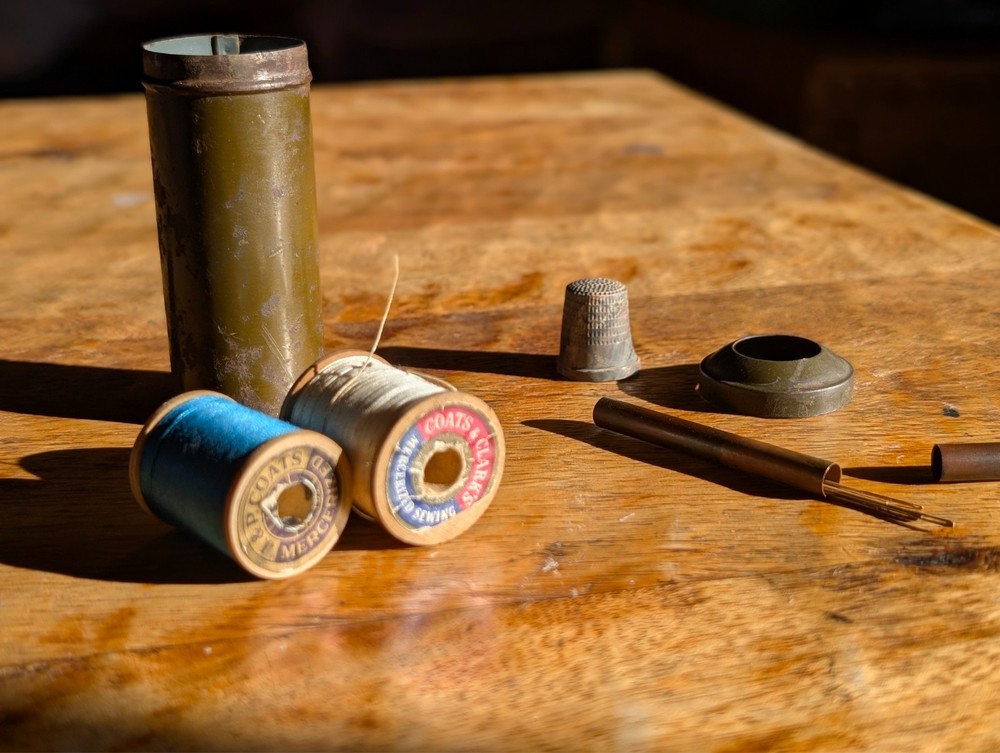 WW1 ERA US Army Sewing Kit Thread Thimble needle holder antique millitary