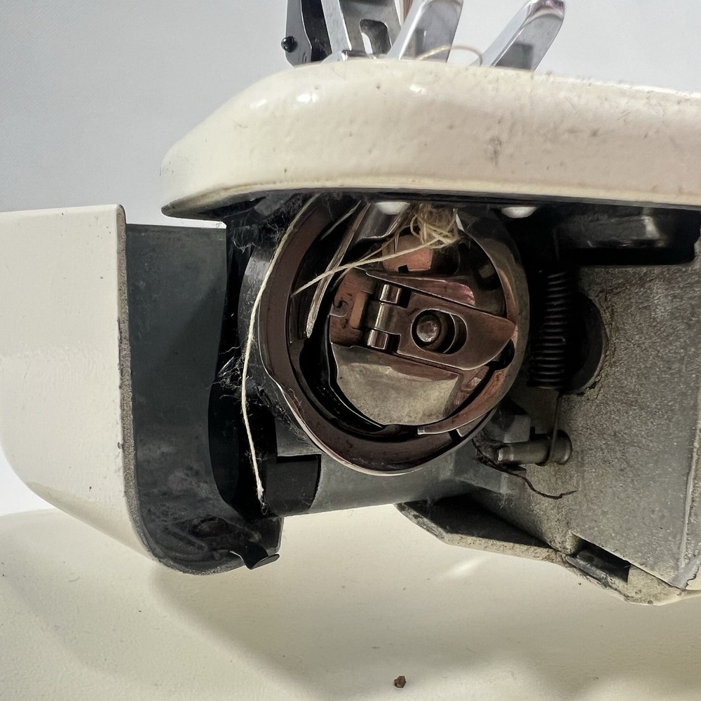 Pfaff 1222E Sewing Machine With Pedal