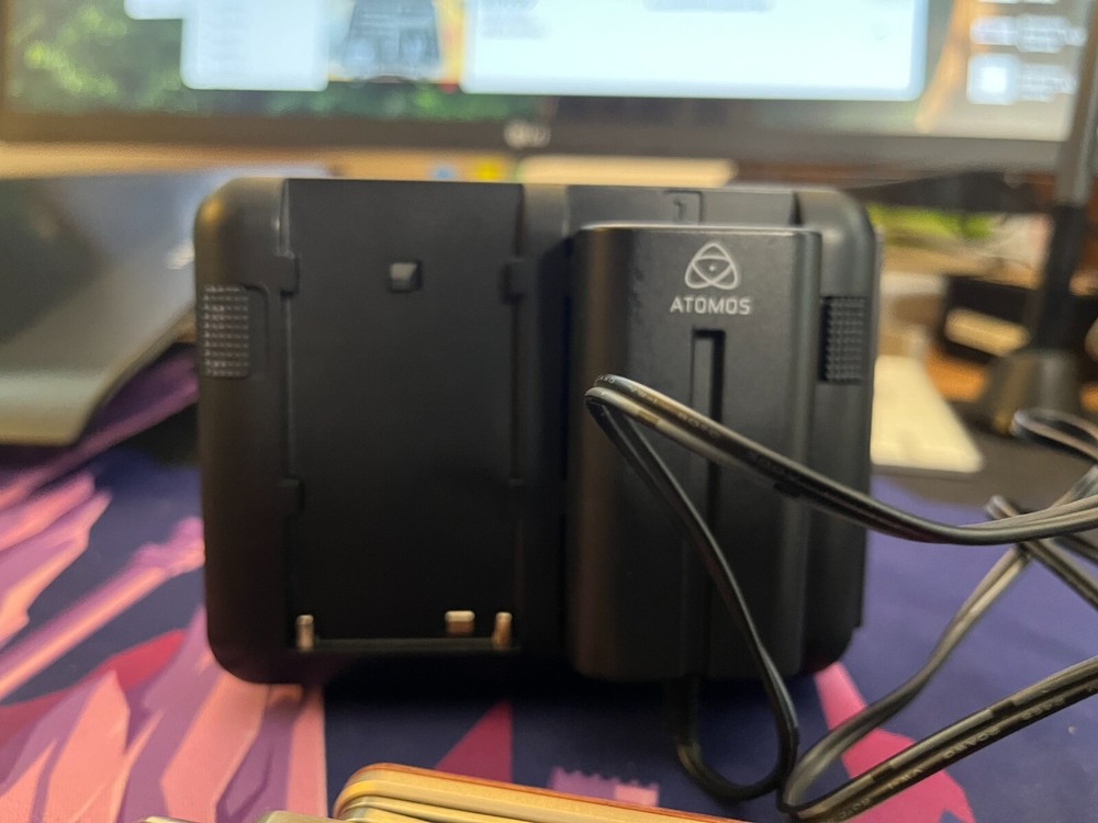 Atomos Ninja 2 Recorder Bundle, 3 SSD included, one atomos dummy battery.