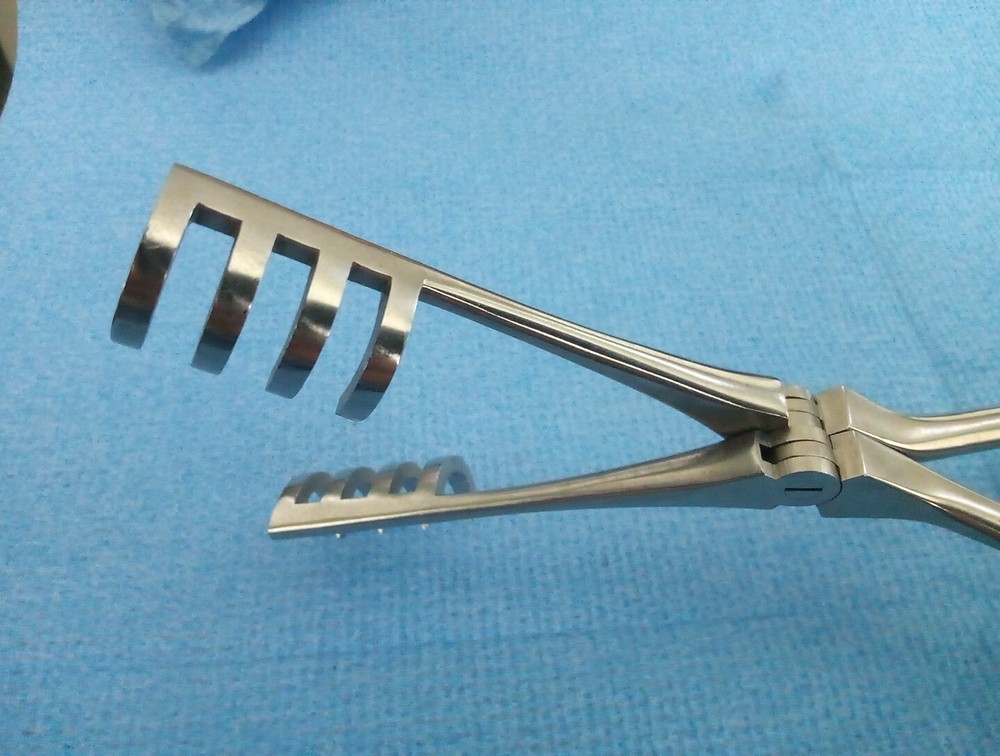 V. Mueller SU3190 Beckman Goiter Retractor