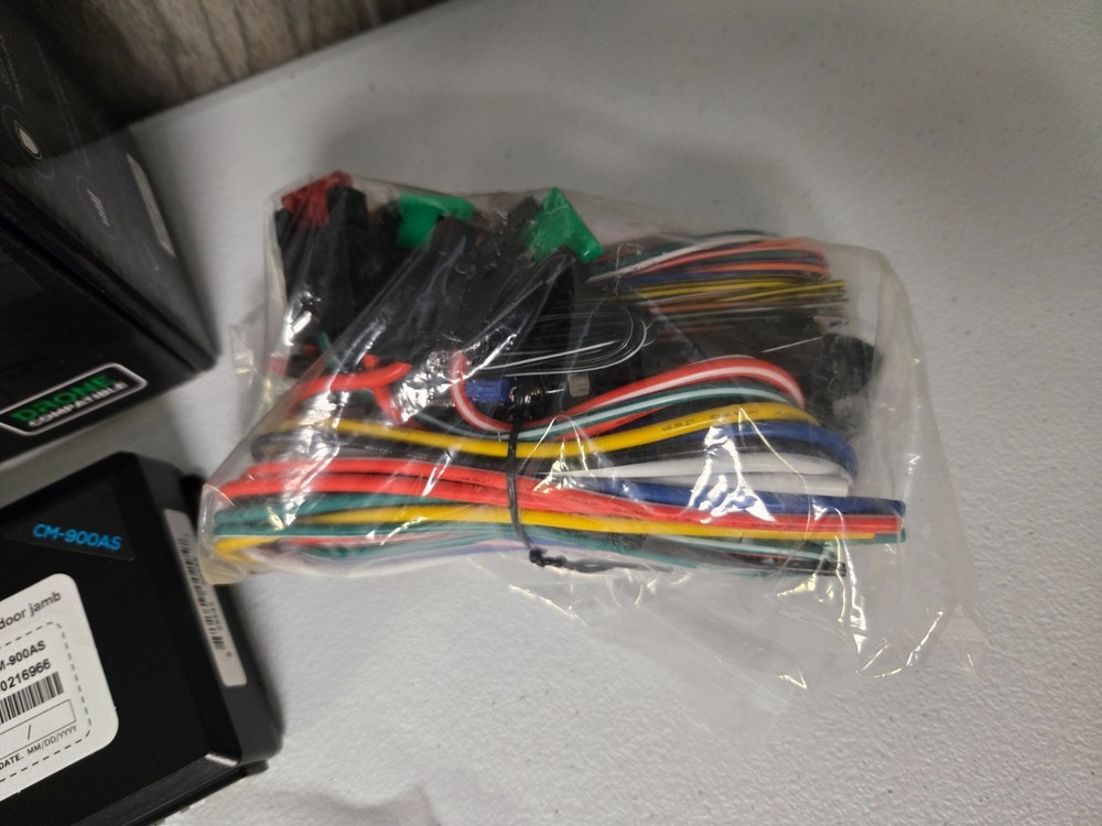 Compustar CS2WQ900-AS 2-Way LCD 3000-FT Max Range Remote Start + Security System