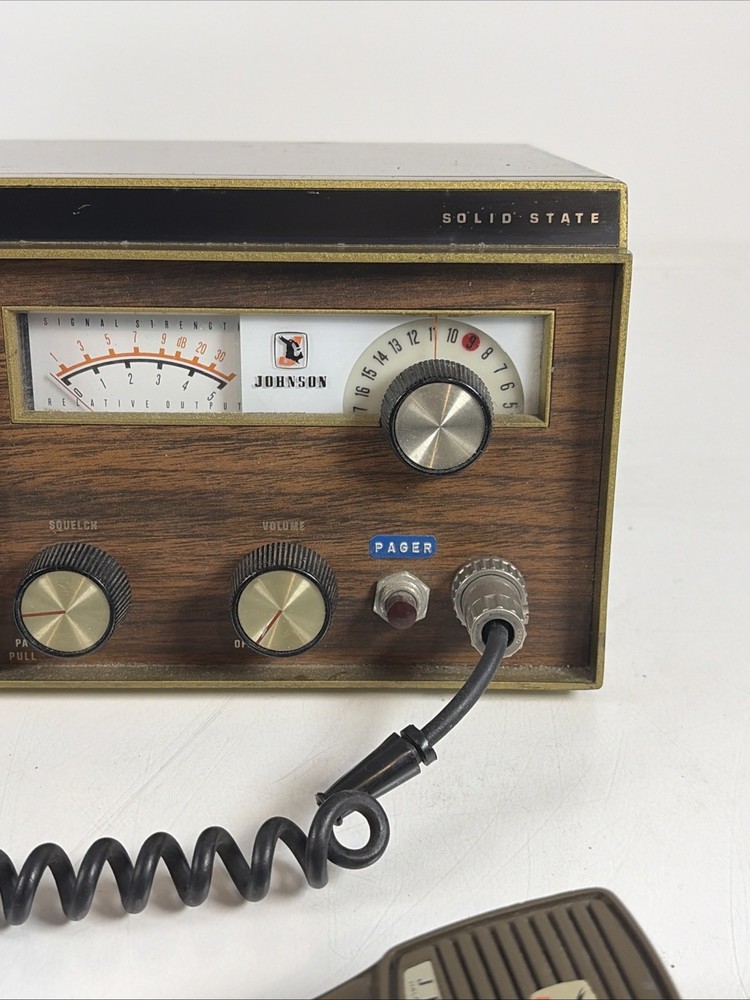 Vintage Johnson Messenger 250 Solid State CB Radio