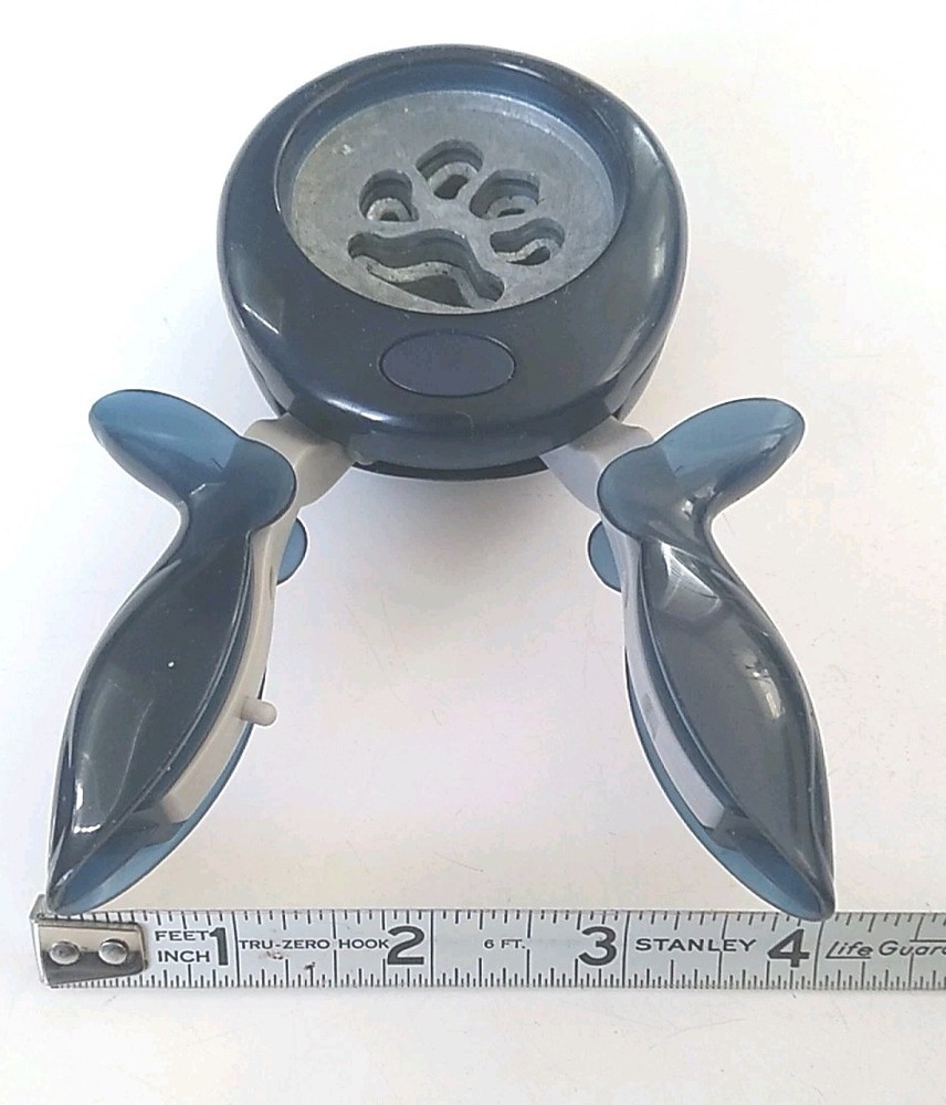 Fiskars Pawn Print Paper Punch