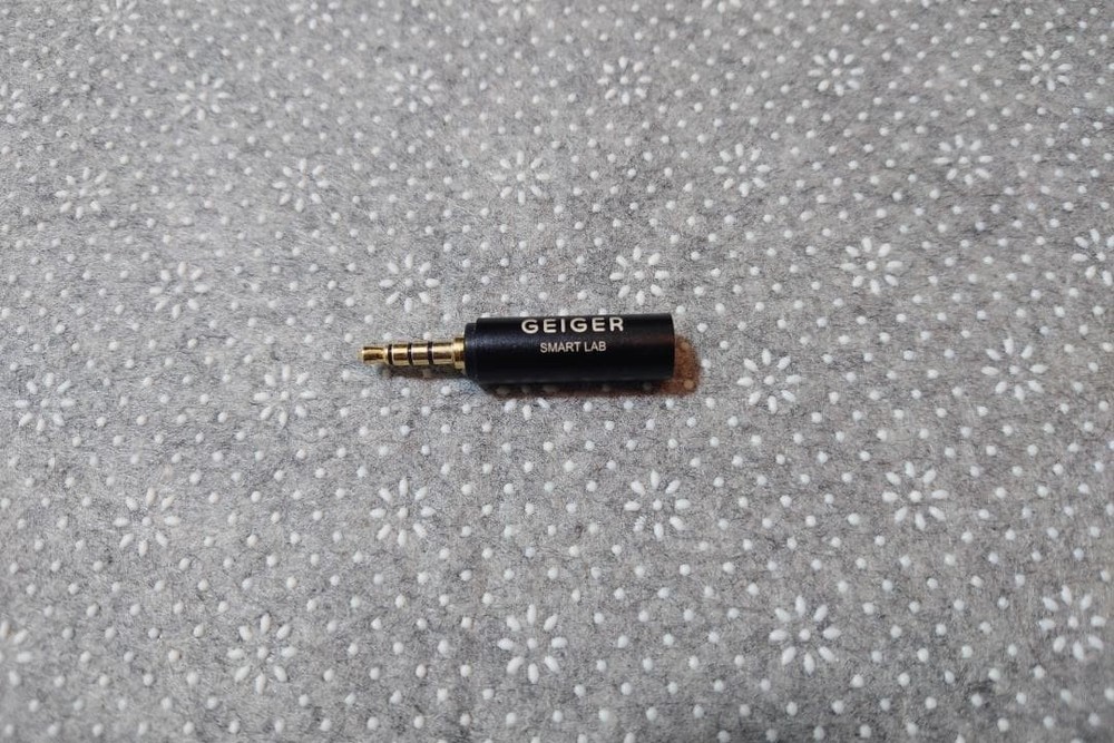 SMART LAB GEIGER Radiation Detector Compact Geiger Counter for iPhone Android