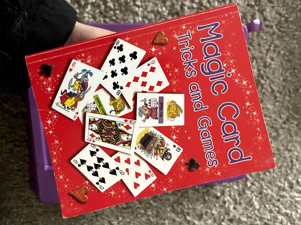 Magic Card Tricks & Game SET KIT + Tutorial Book 142 CARDS Fun for Kids Children