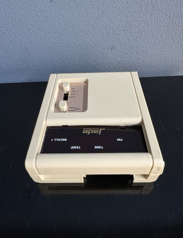 VTG JADE Controls Digital Thermostat - Programmable H/C - CL B-84 Wall Mountable