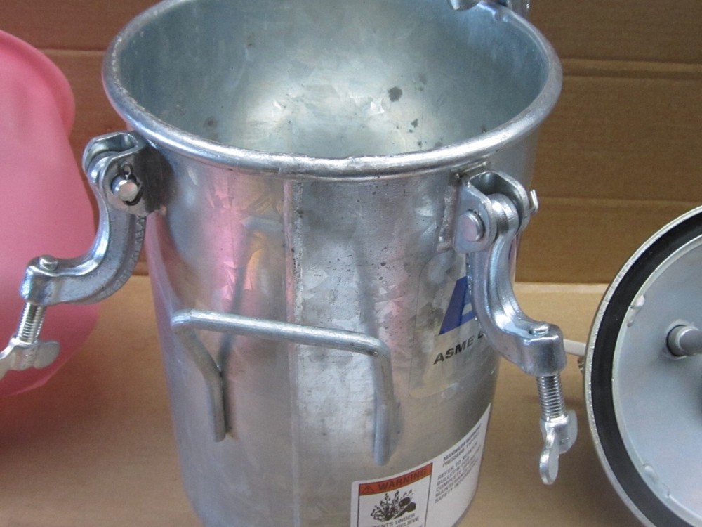 BINKS 83G PRESSURE POT