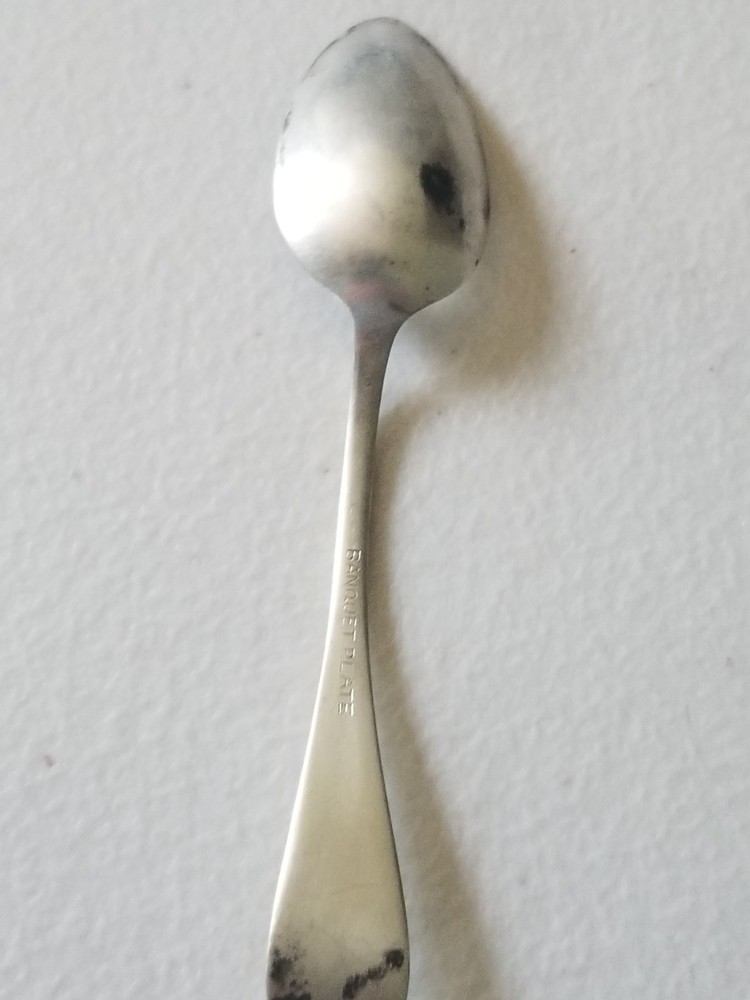 VINTAGE BANQUET PLATE SPOON 4 IN SILVERPLATE