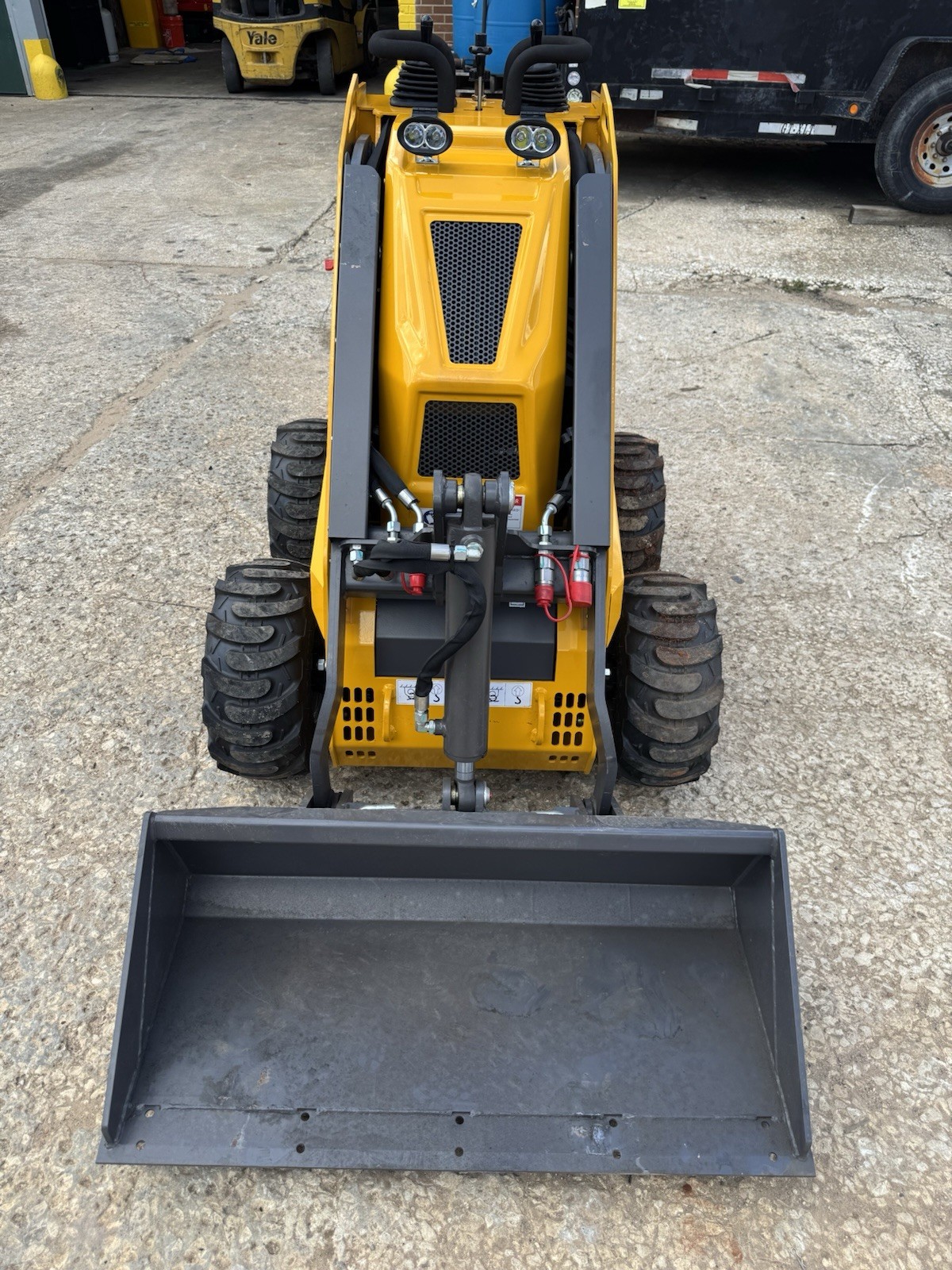 HUAYEE LHY360 wheeled mini skid steer loader with 13.5HP engine