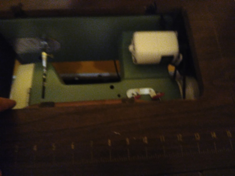 Vintage DRESSMAKER ZIGZAG MODEL 290A