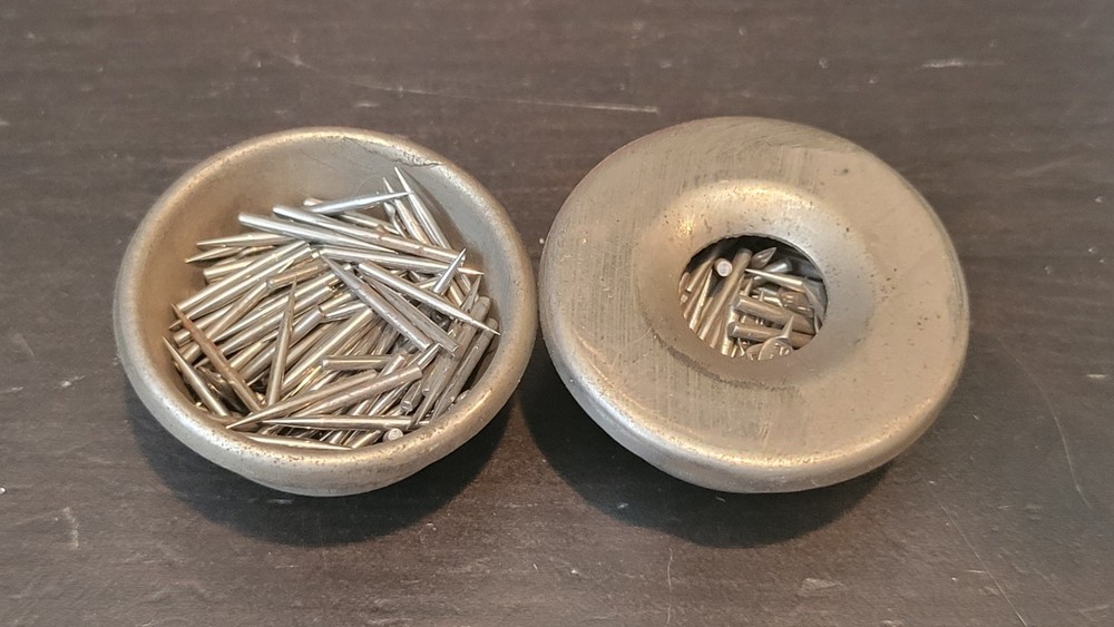 Two Round Gramophone phonograph needle Holders + Needles