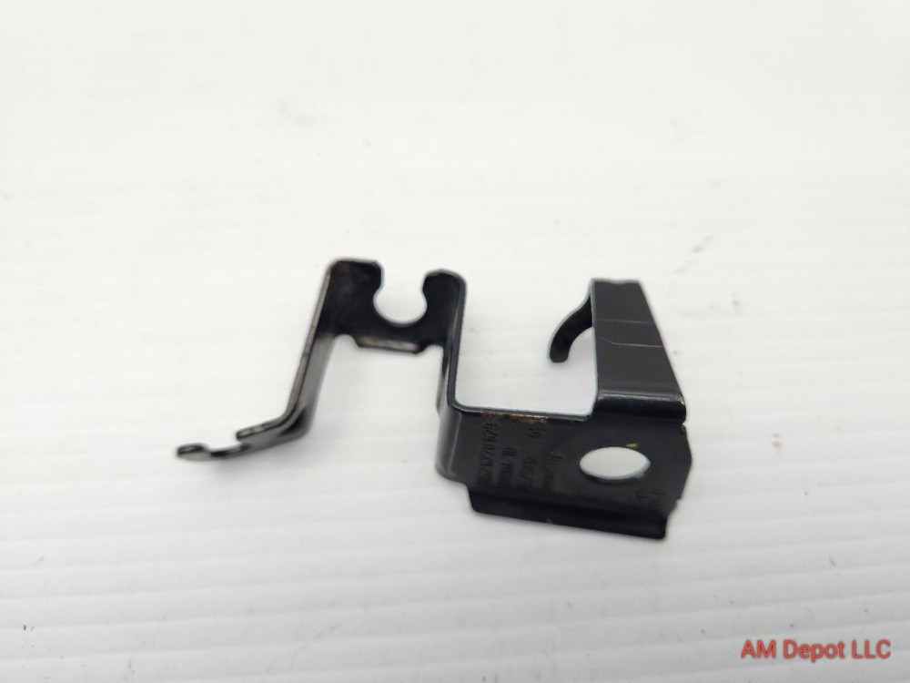 2009 BMW 135i 128i E82 E88 Front Left ABS Sensor Cable Holder / Bracket 6770629