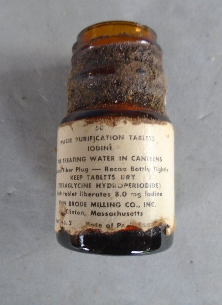 US 1944 Jungle first aid pouch with later issued contents