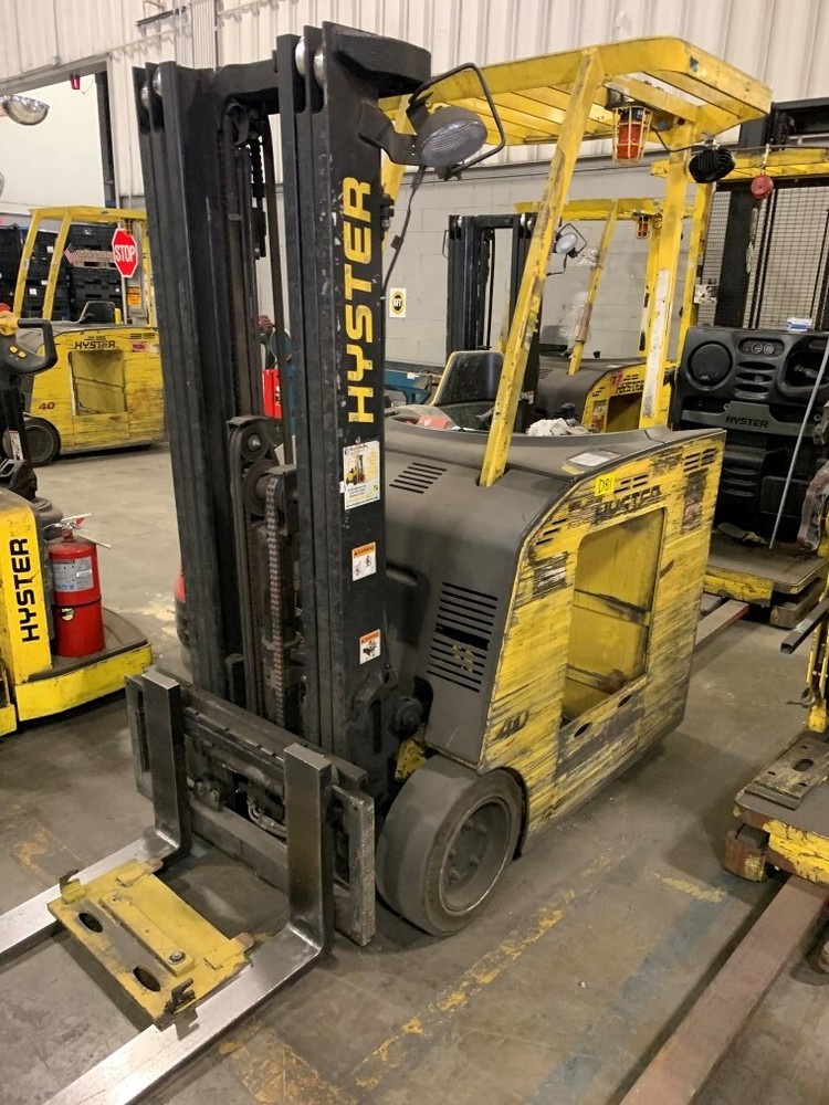 2004 HYSTER E40HSD STAND-UP DOCKER 3 WHEEL FORKLIFT, 36V