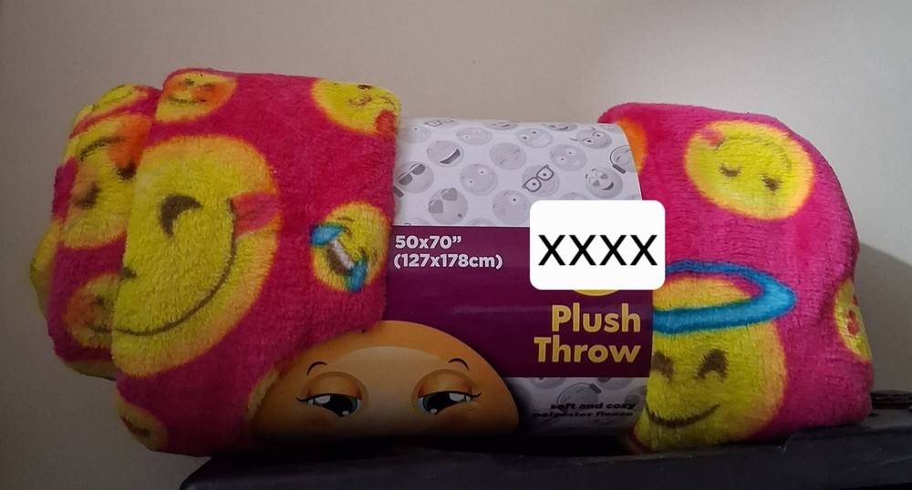 Emoji Plush Throw Blanket (#EB6TR-Red)