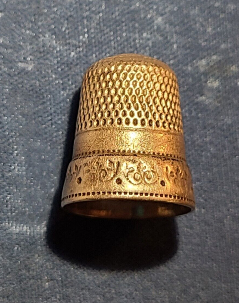 Vtg silver plated sewing thimble w embellished floral pattern & detailing