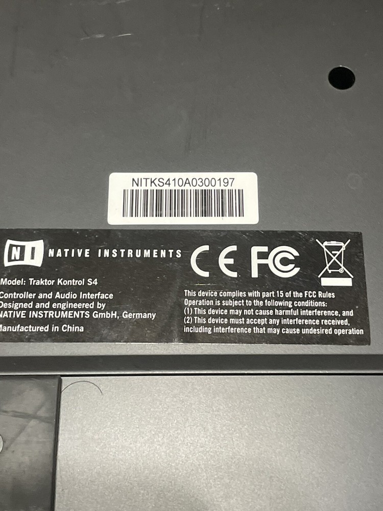 NATIVE INSTRUMENTS TRAKTOR KONTROL S4 DJ Controller NI Tractor Control