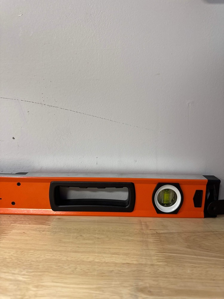 JOHNSON 1760-2400 DIGITAL LEVEL 24'' - Used