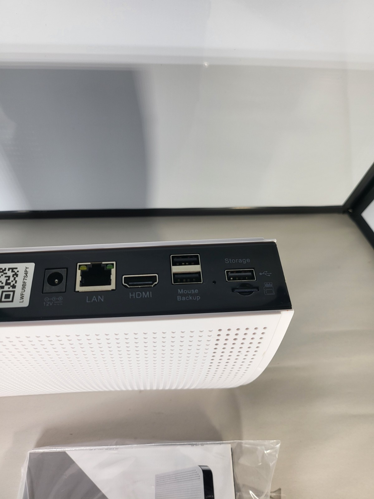 Lorex L222A8D 1080p FHD 8ch WF NVR New Sealed 32GB MicroSD