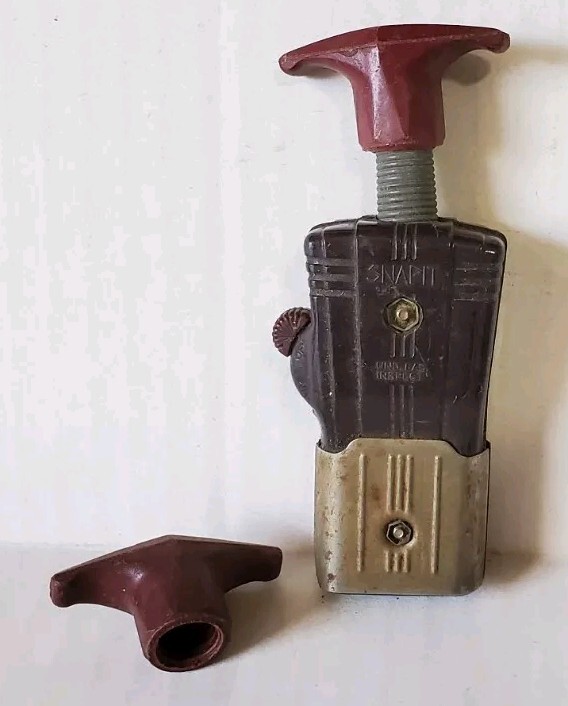 Vintage Snapit Appliance Bakelite Plug