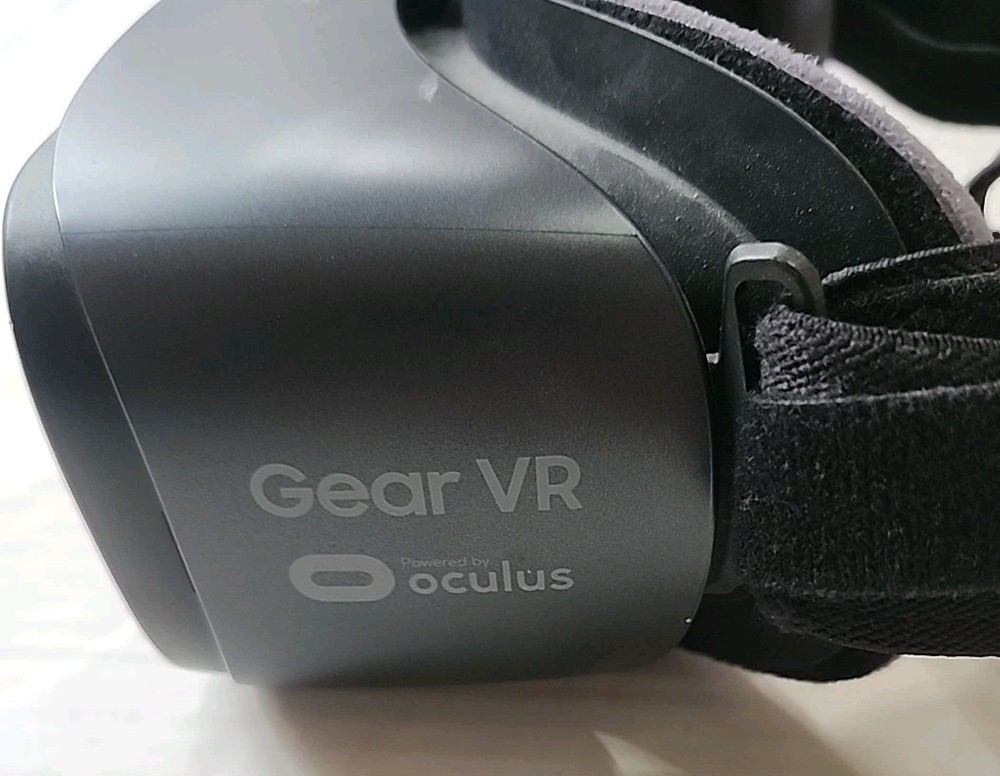 Samsung Gear VR Powered by Oculus Virtual Reality Headset