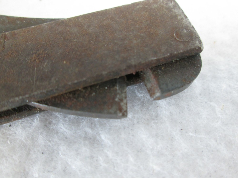 Vintage wire side cutter nipper primitive tool snips