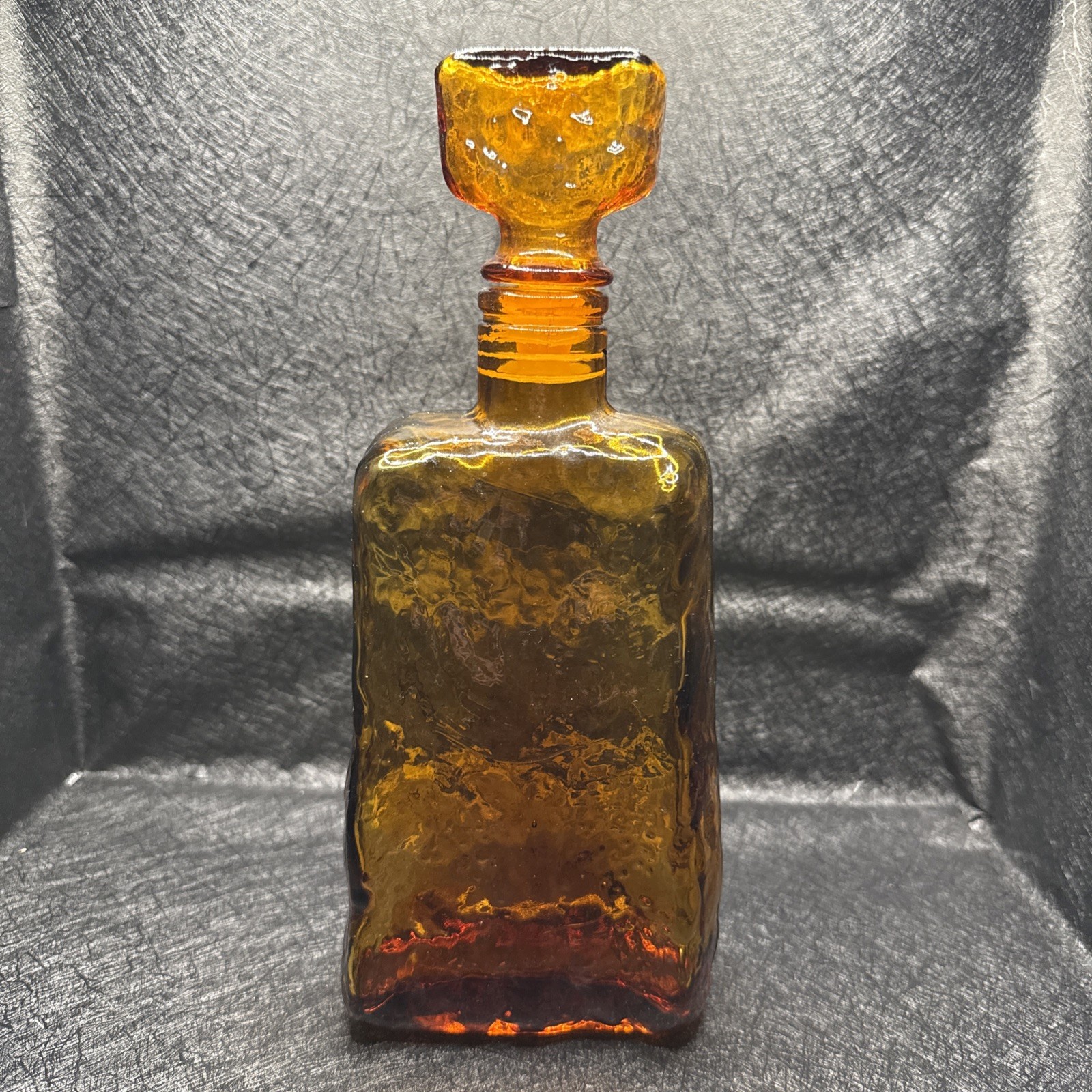 Empoli amber tree bark textured 11" decanter with stopper