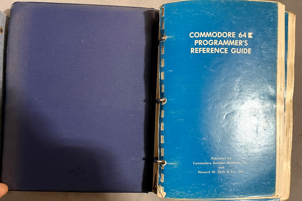 3 Ring cover Commodore 64 Programmers Reference Guide CBM 1984 used worn a bit