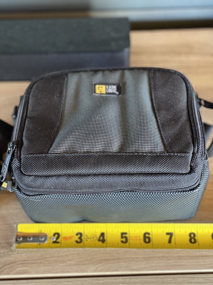 Case Logic Camera Case Adjustable Waist Fanny Pack Black Gray Expandable