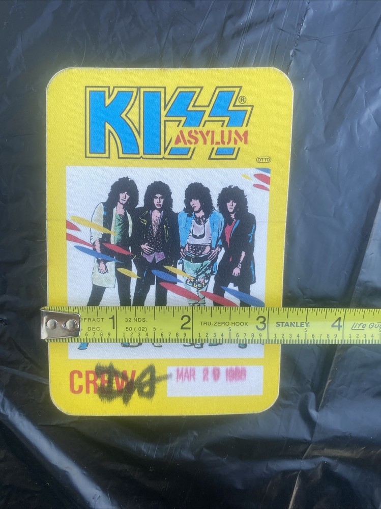 * Kiss Asylum crew pass E1