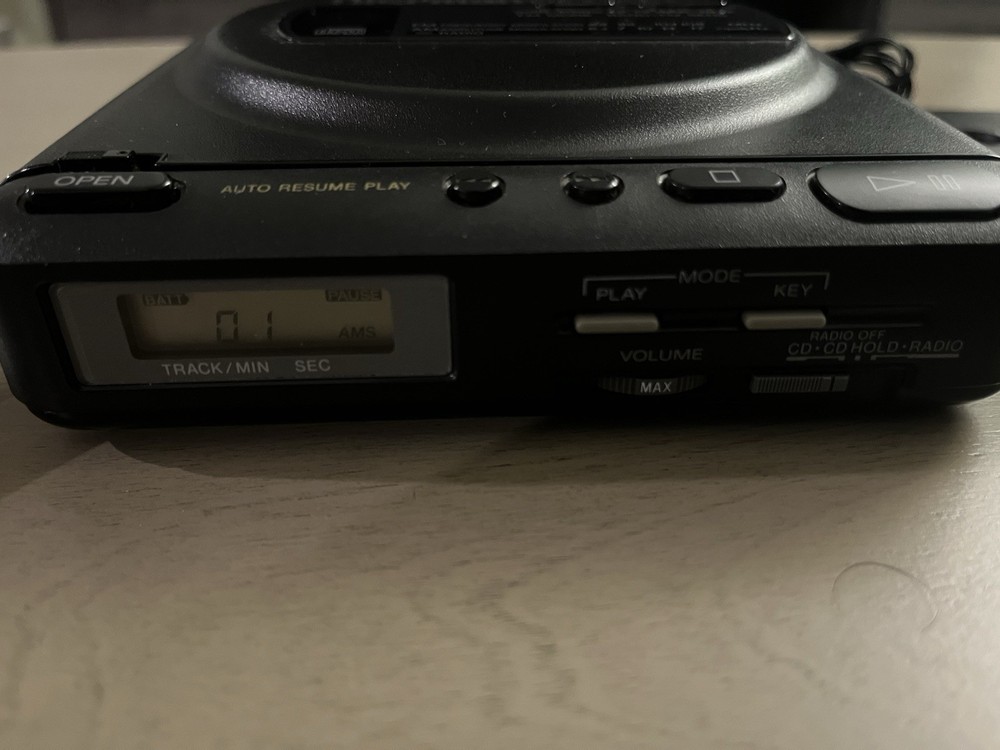 Sony D-T2 Discman FM/AM CD Compact Player
