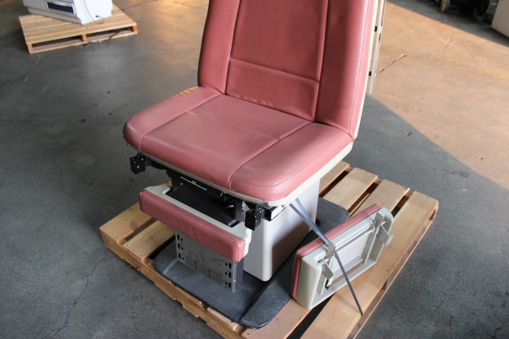 Midmark Model 411 Exam Table 115V W/REMOTE