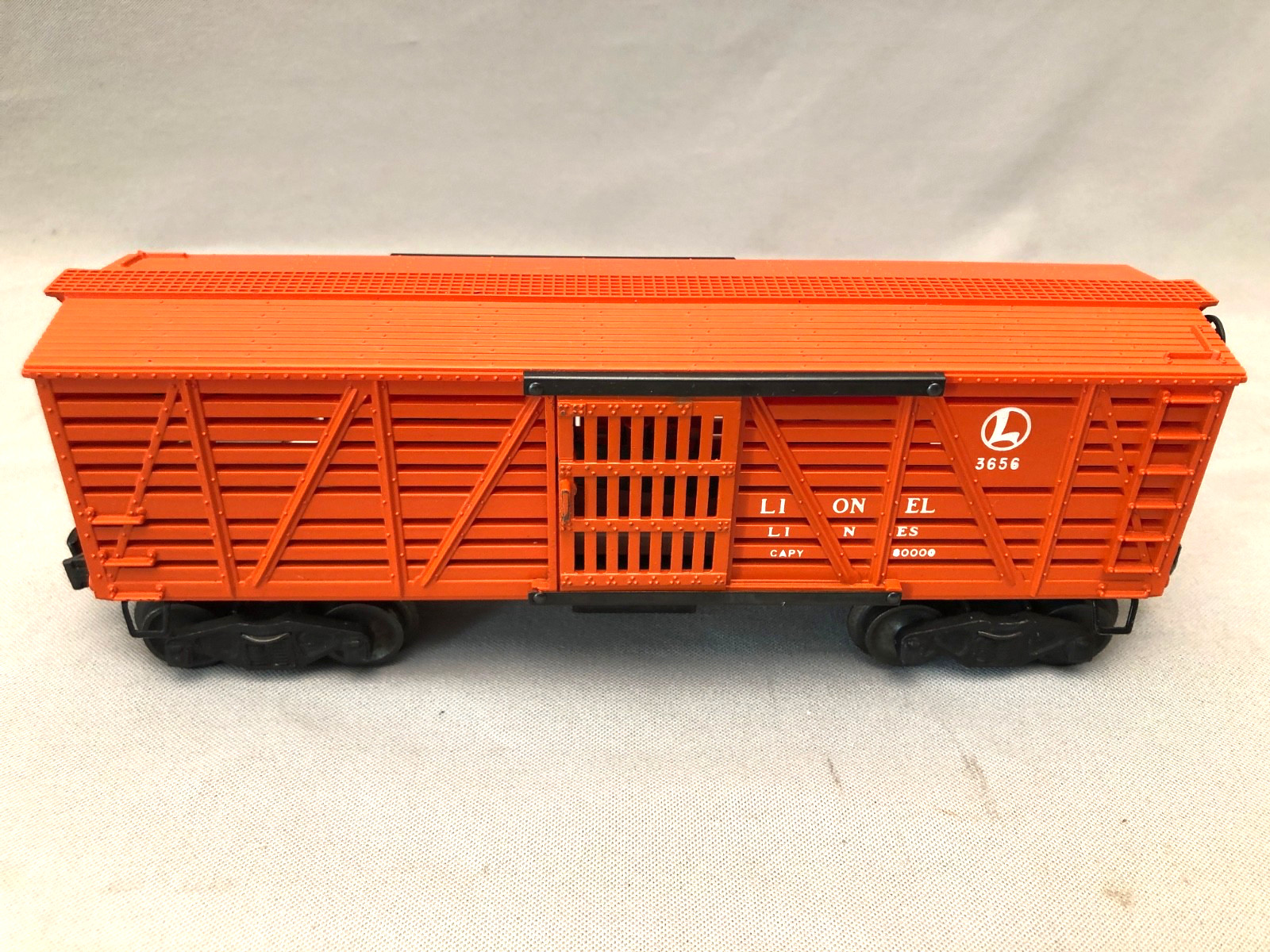 LIONEL 3656 OPERATING CATTLE CAR WITH CORRAL & CATTLE O GAUGE