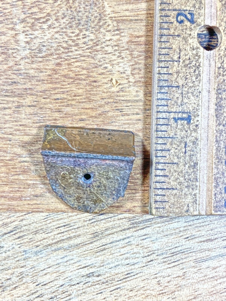 Old Mantel Clock Foot (KD808)