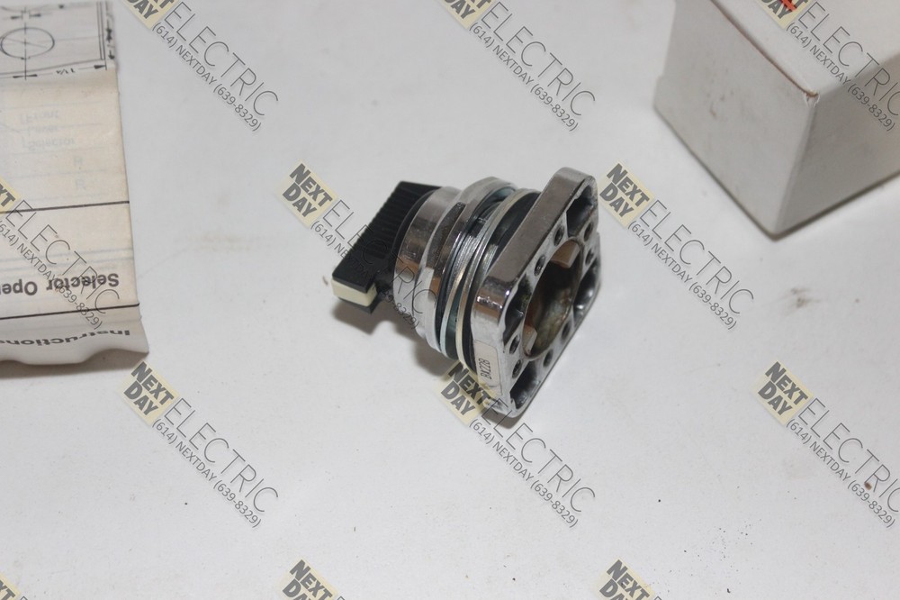 Furnas, 52SA2CCB, Selector Switch Oil Tight Button Spring Return Siemens ITE