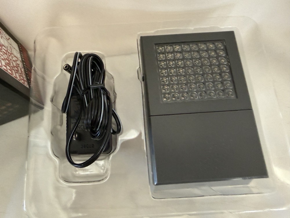 Marquee Programmable LED Scrolling Sign-Display Board 2" x 2" (WITH BATTERIES).
