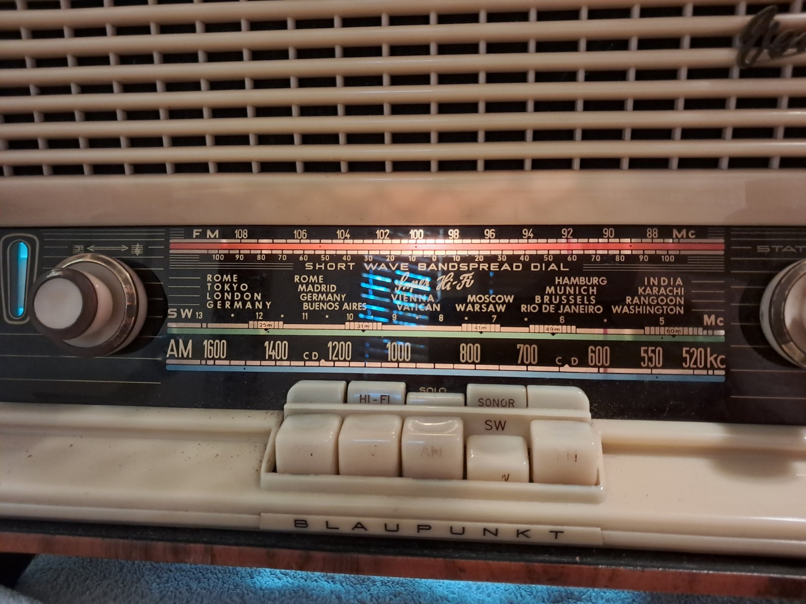 Vintage Blaupunkt Verona 20103 German Tube Radio AM/FM/SW - 1960's --- WORKS ---