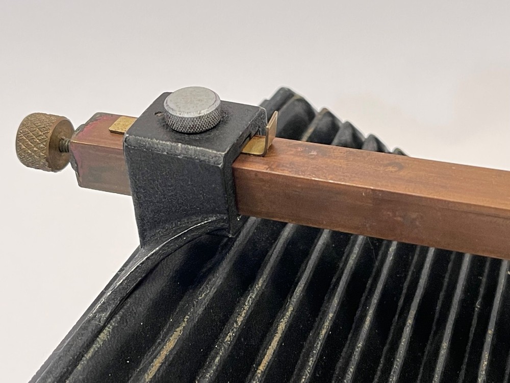 Arri matte box with long support rod