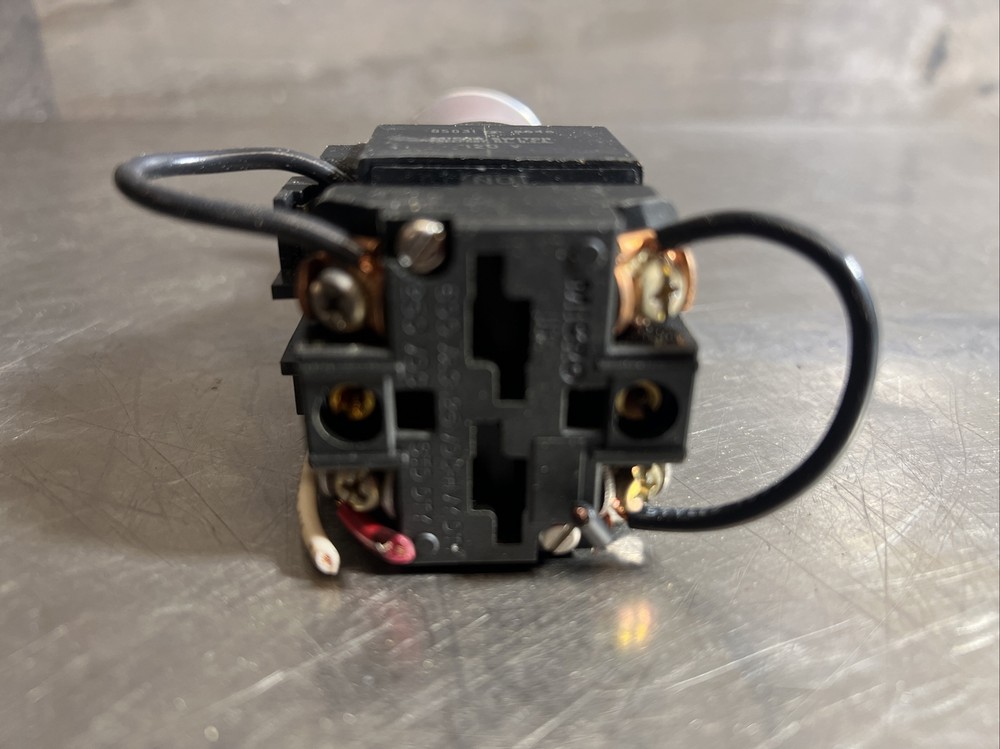 MICRO SWITCH PTY2311. PUSH-PULL SWITCH. 2-POSITION. USED.