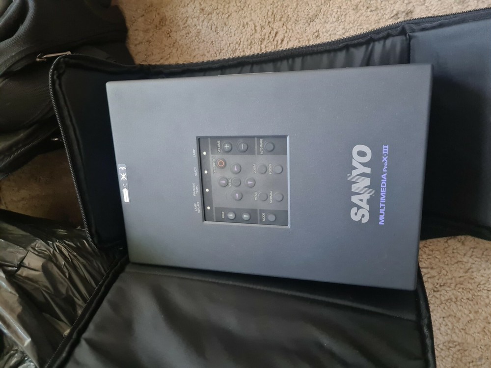 Sanyo Multimedia Projector PLC-SU15B with carry case