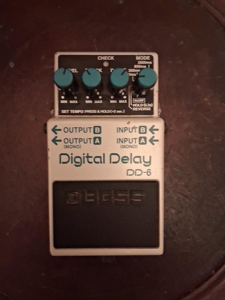 Boss DD6 Digital Delay Guitar Effect Pedal With Box
