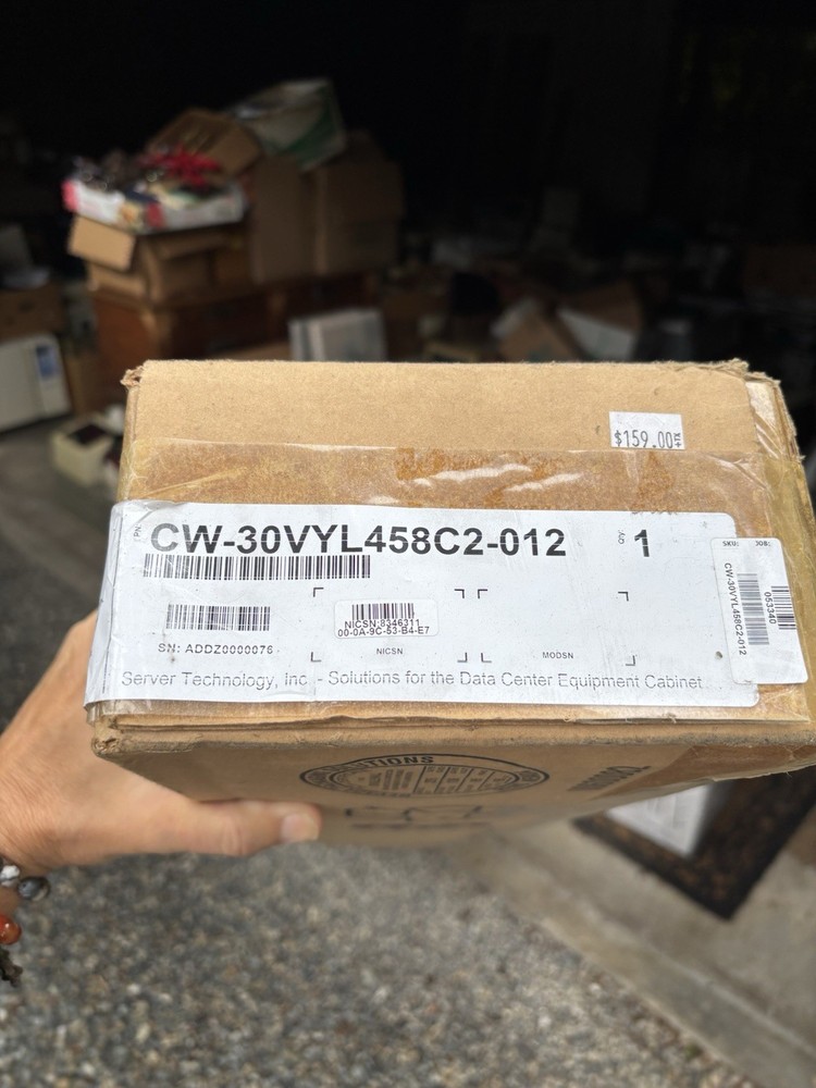 NEW in box Server Technology Sentry CW-30VYL458C2-012 Tech Rack CDU/PDU Quantity