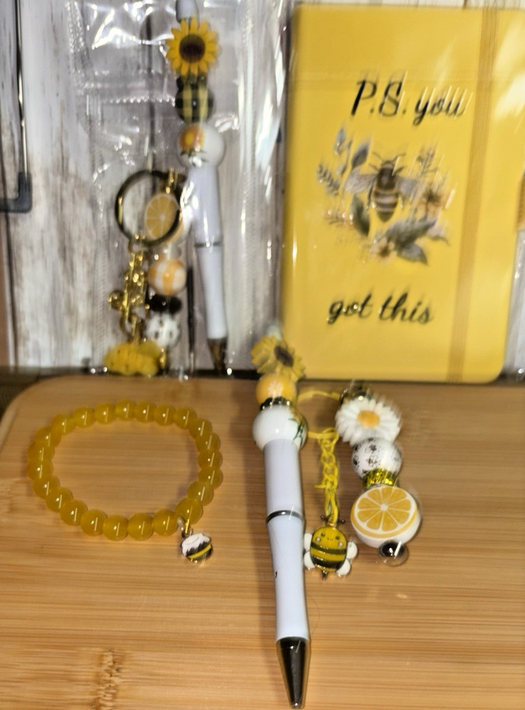 2 HANDMADE BEAD PENS & 2 BEAD KEY CHAINS-& INK REFILL ea & Note Pad & box